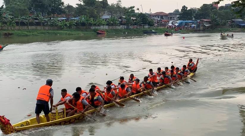 Gelar Festival  Lomba Perahu Naga dan Perahu Papak  Di Sungai Cisadane Kota Tangerang