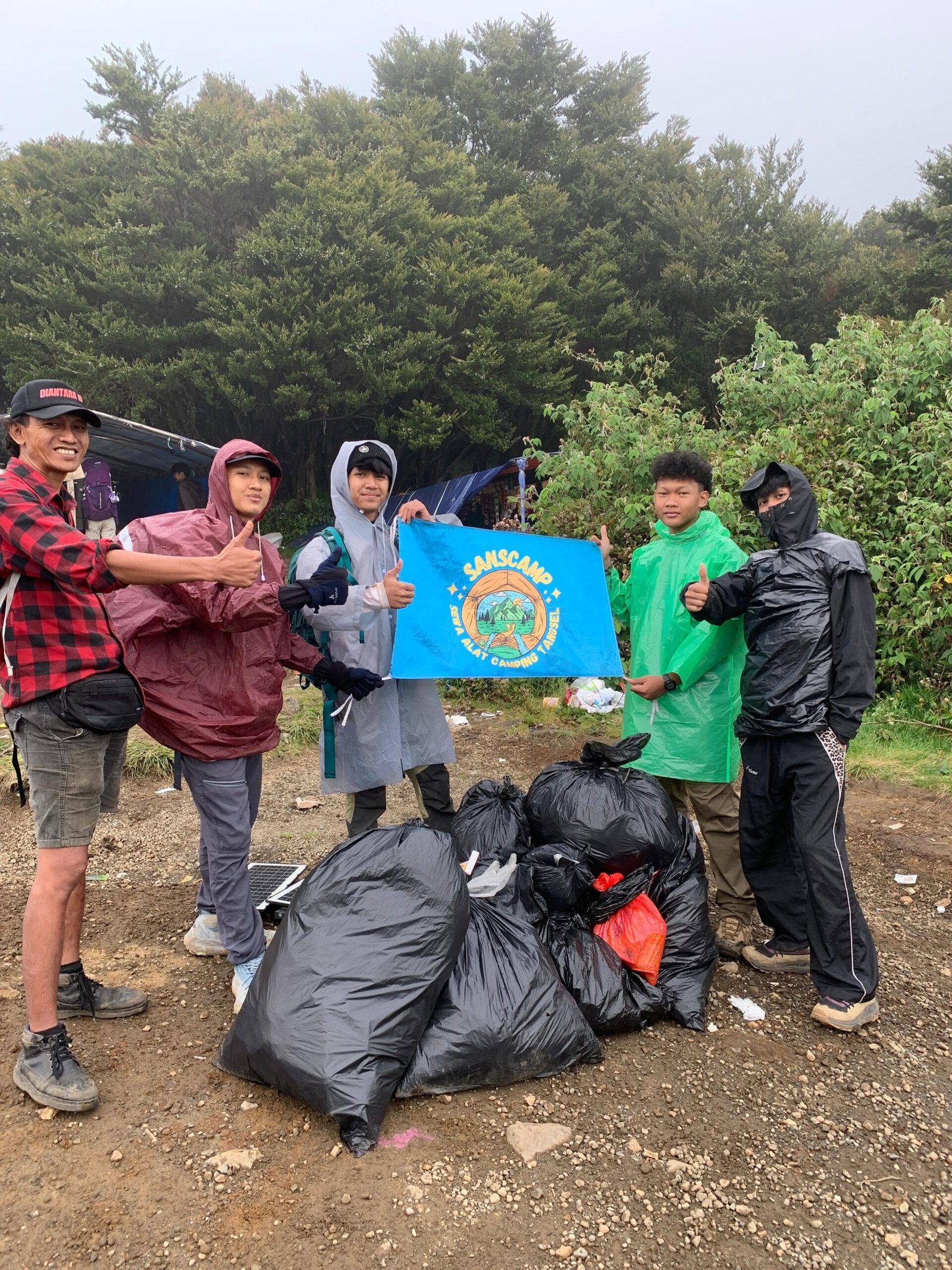 Bersama Sanscamp, Aksi Bersih Surya Kencana Gunung Gede