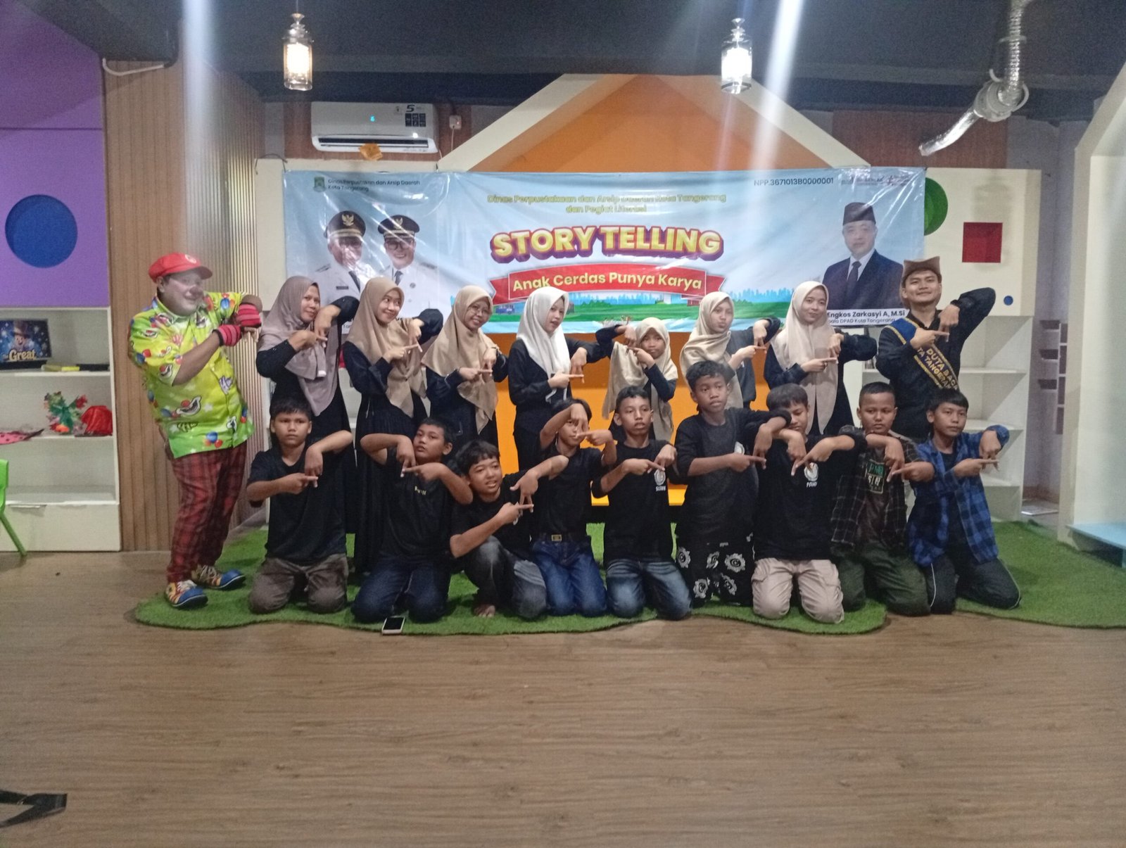 Peserta SD Alepera Antusias Ikuti Story Telling, Om Badut Latih Fokus dan Daya Ingat Anak