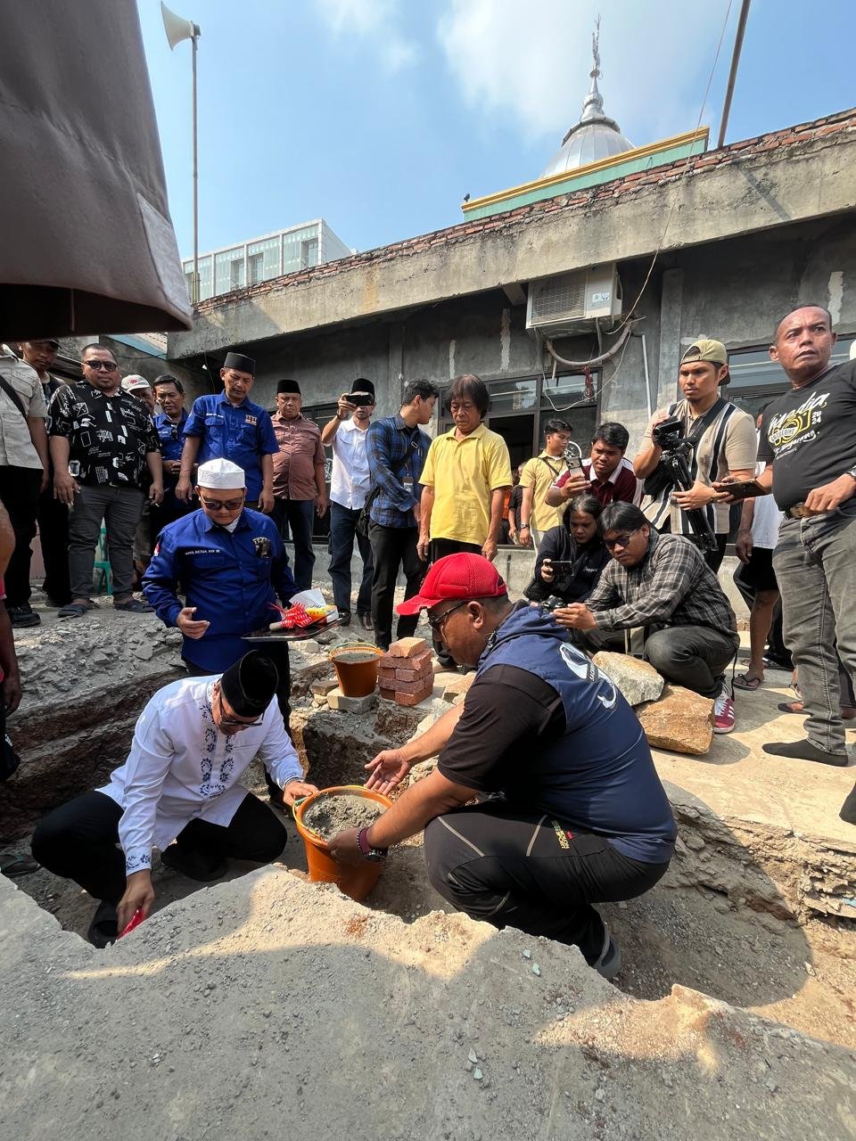 Peletakan Batu Pertama Musholla Islahuddaroin, Wujud Semangat Gotong Royong Warga Bangun Sarana Ibadah
