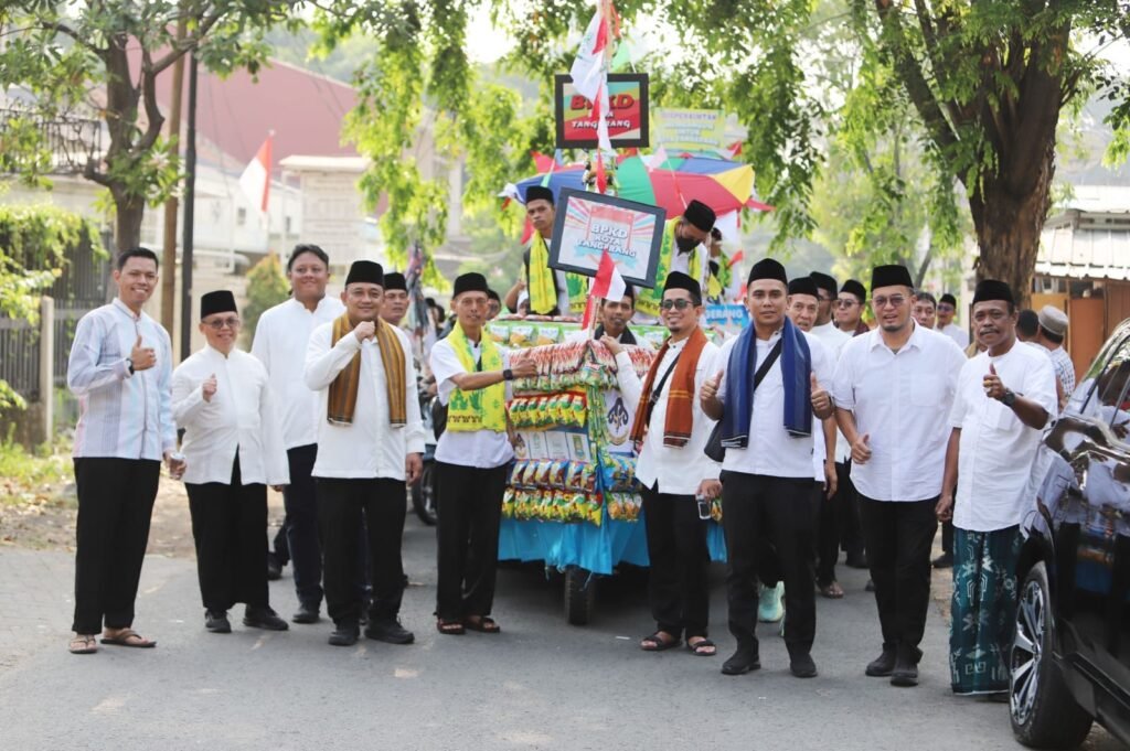 Kirab Gunungan Meriahkan Festival Maulid di Taman Elektrik